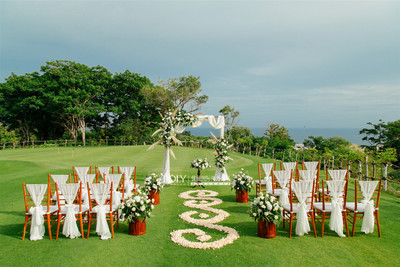 Bukit Pandawa Golf草坪婚礼